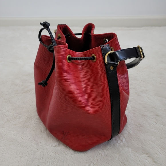 LOUIS VUITTON Bucket Petit Noe drawstring red/blk - Picture 3 of 13